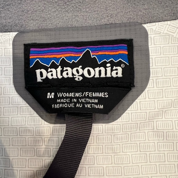 Patagonia Ladies Rain Jacket - Picture 2 of 3